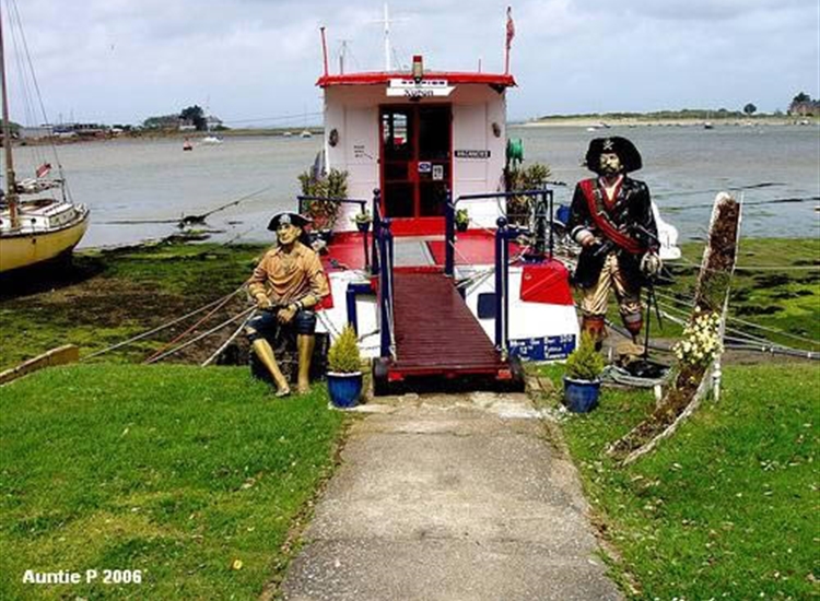 7.Bembridge Houseboat Floatel