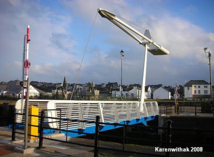 Footbridge across Entrance