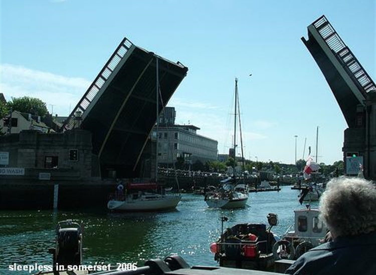 Lifting Bridge to Inner Harbour
